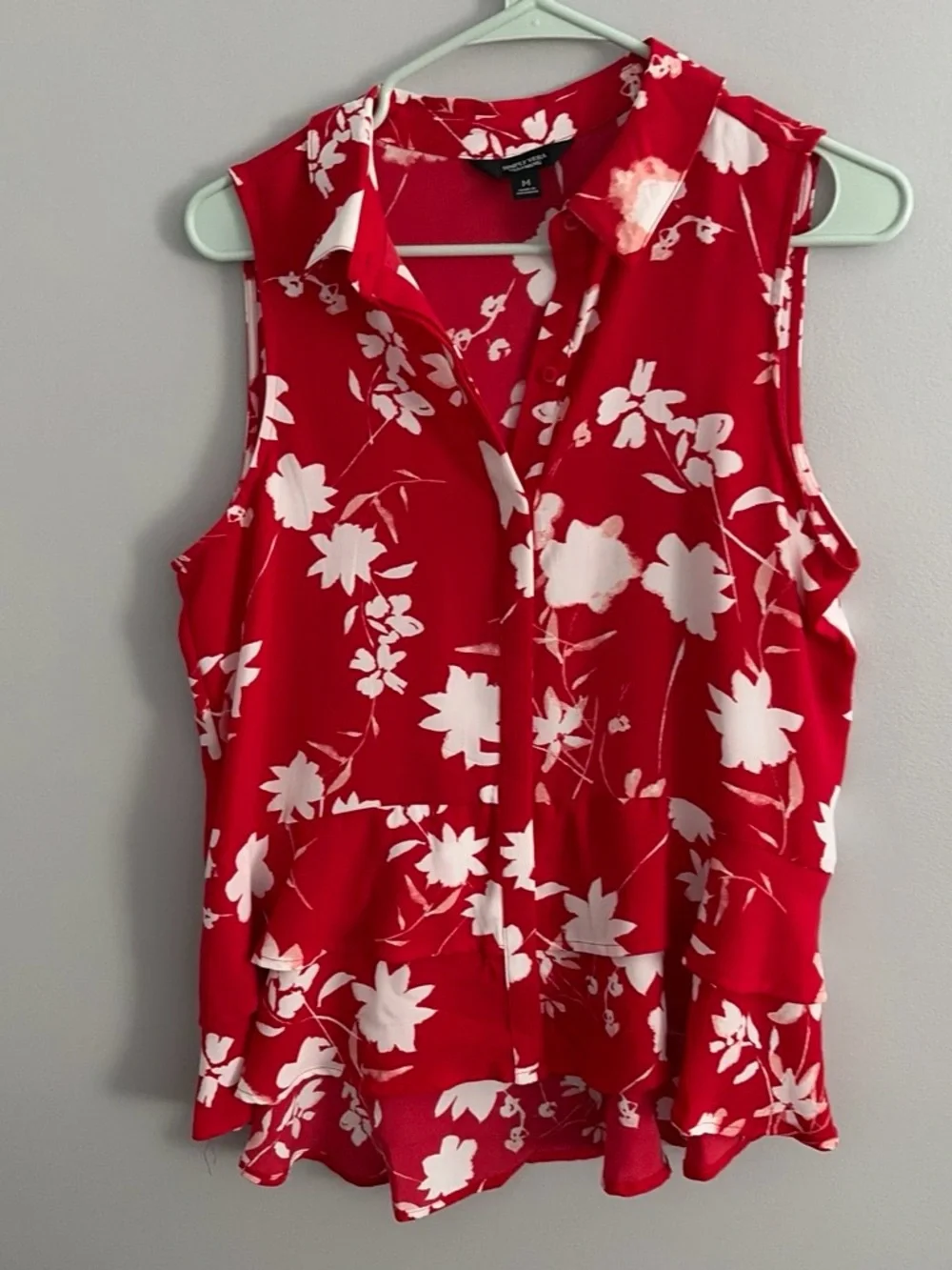 Simply Vera Vera Wang Red Sleeveless Button-Down Floral Top